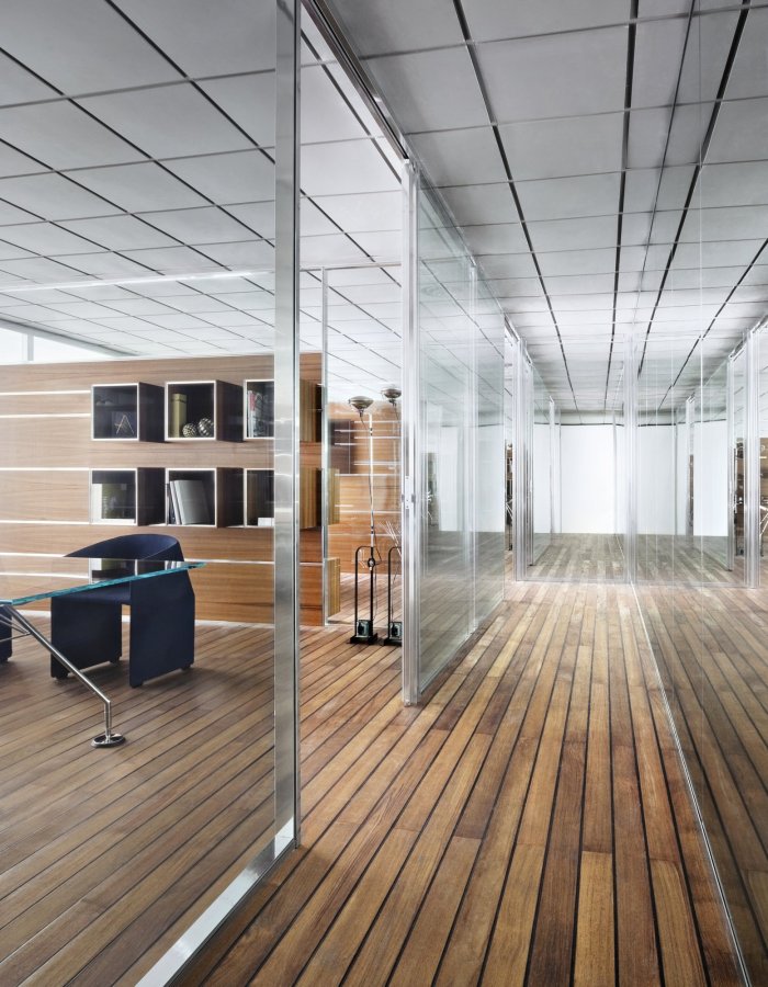 A director's cabin that announces where your company has arrived
