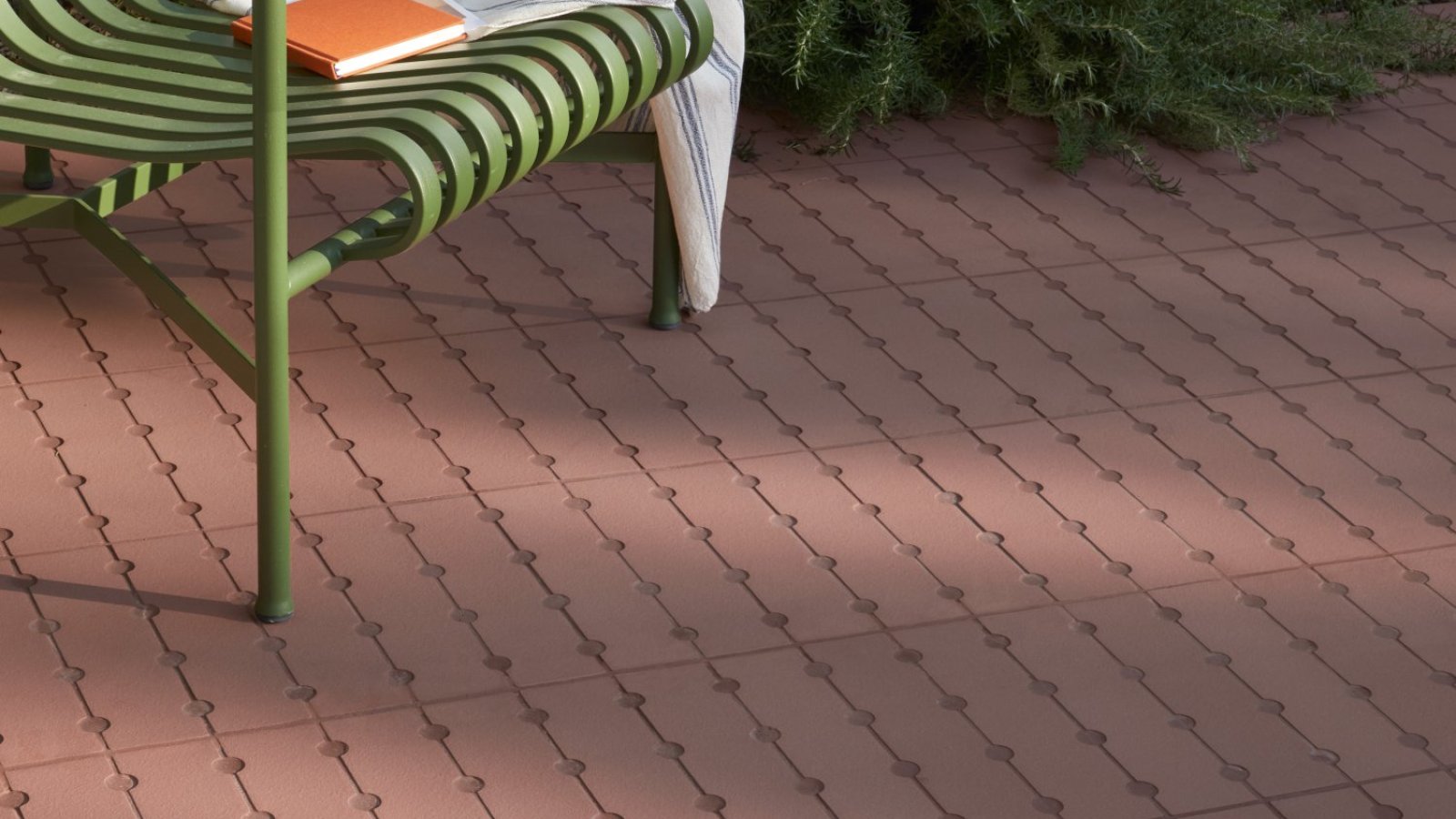 Osso & Bottone porcelain surface by Mutina