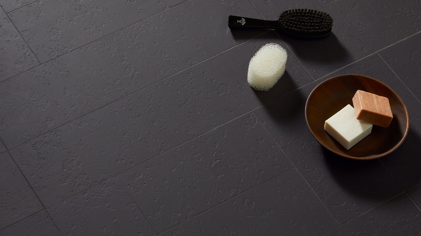 Kosei extruded porcelain surface by Mutina