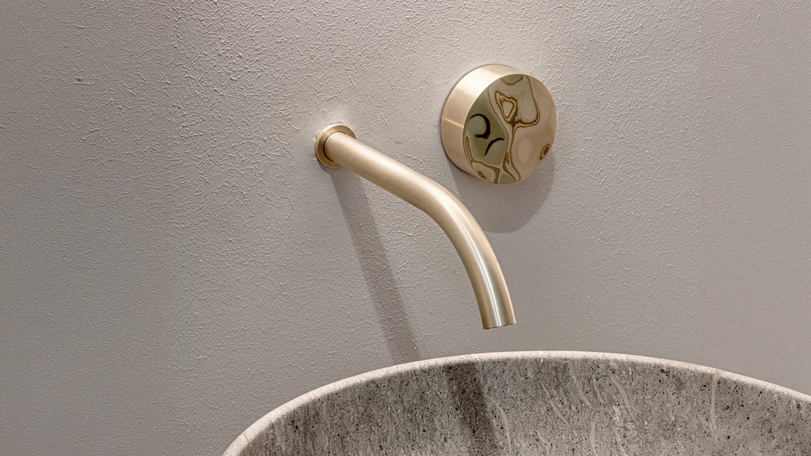 Architectural bath fittings Allure by CEA Design with polished handle