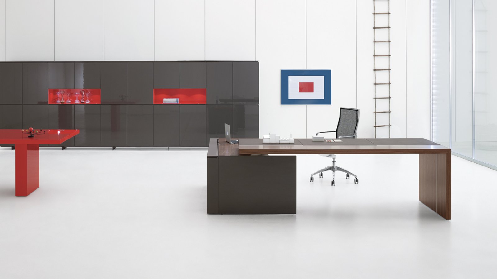 Brushed metal insert defining the areas of the Ar.tu desktop