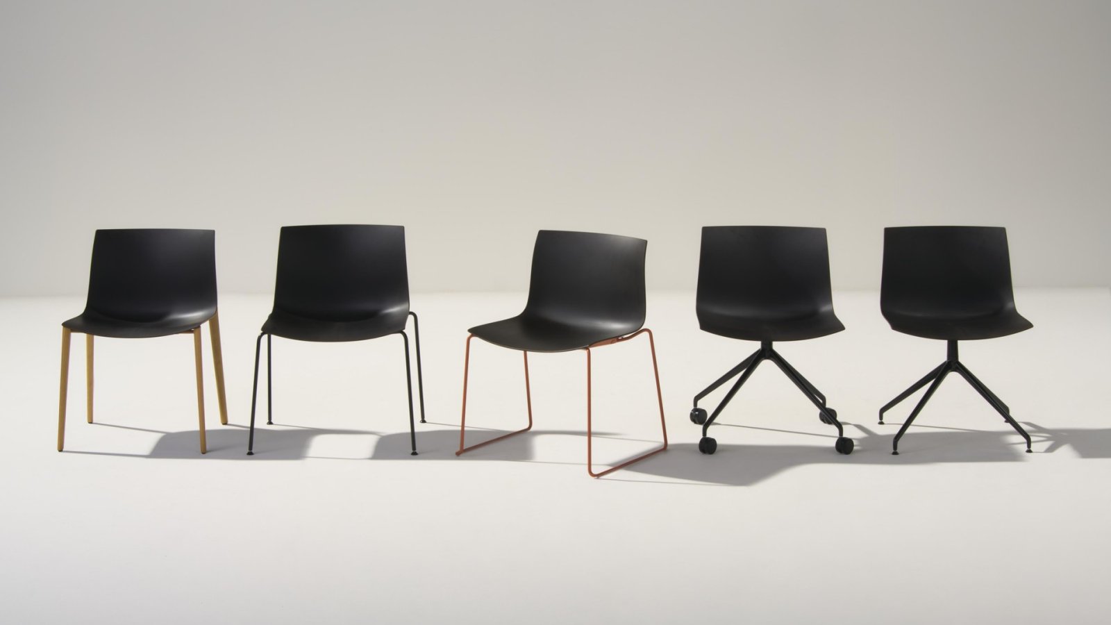 Catifa Carta design chair by Arper with a PaperShell shell and wooden legs