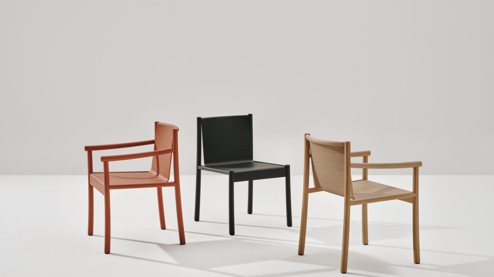 Waiting room chairs Kata by Arper in an Indian office