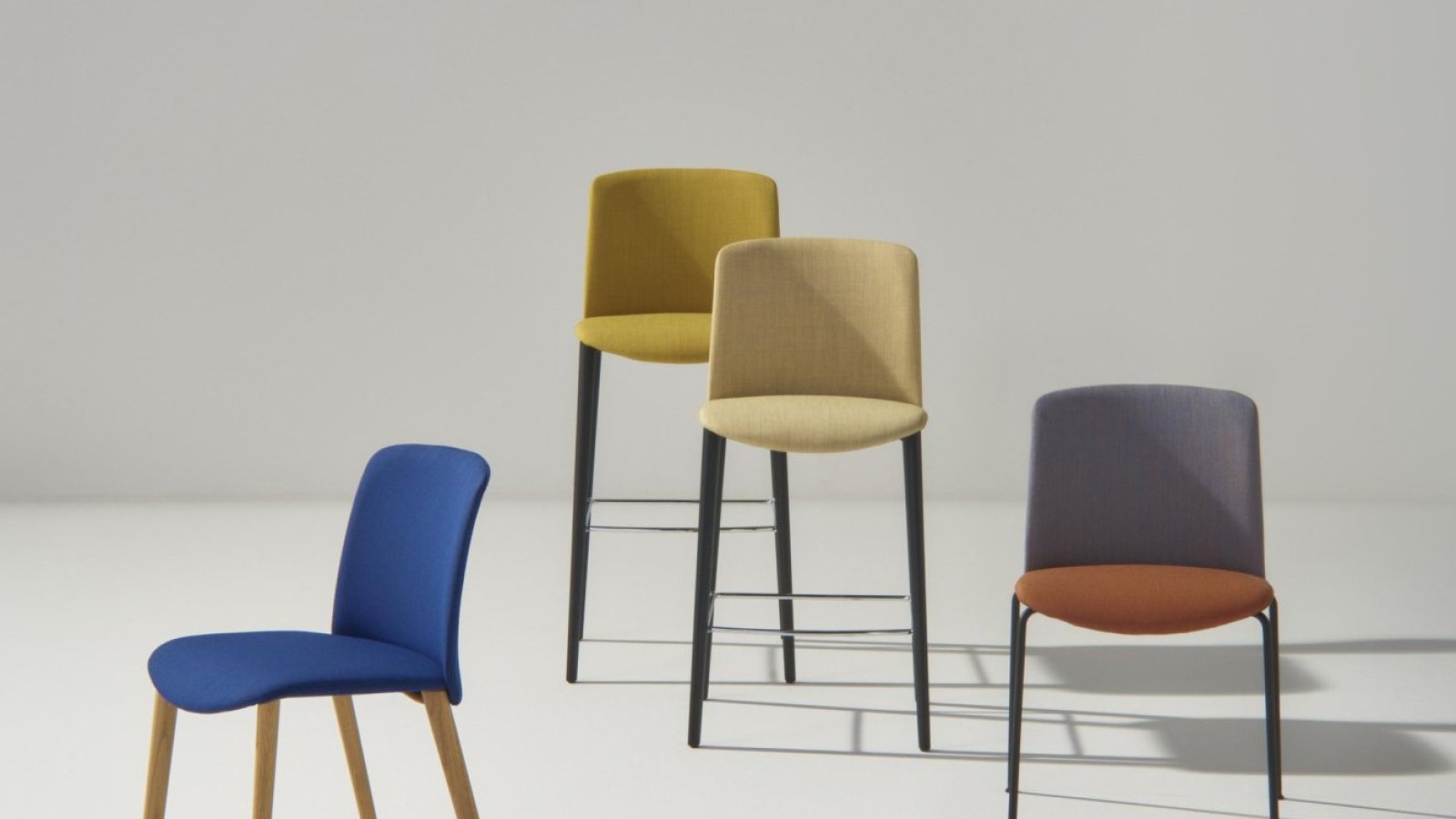 Mixu design chair by Arper with mixed seat and backrest materials in a dining space