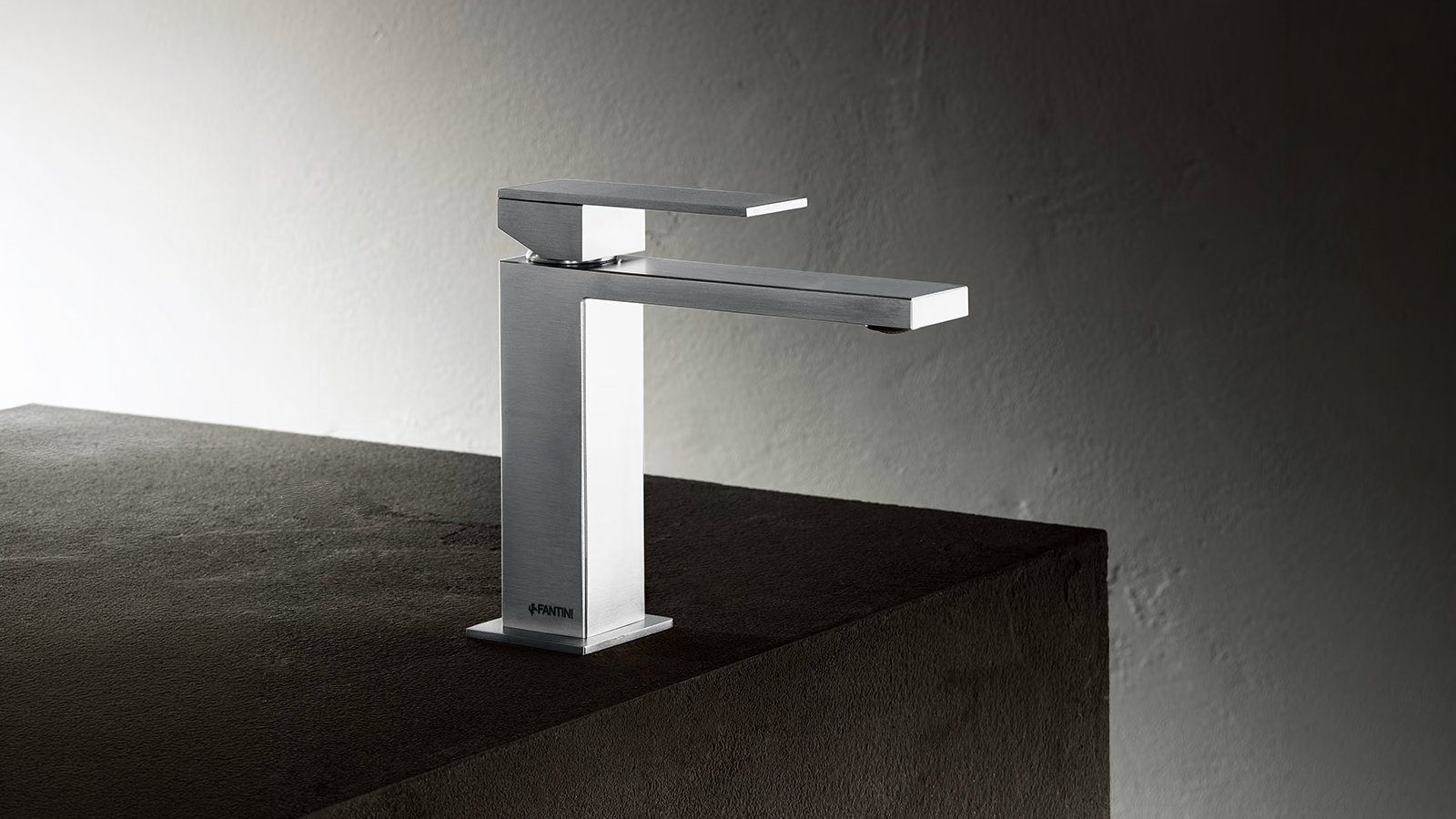 Chrome Mint washbasin mixer by Fantini, single-hole model F004, on a counter