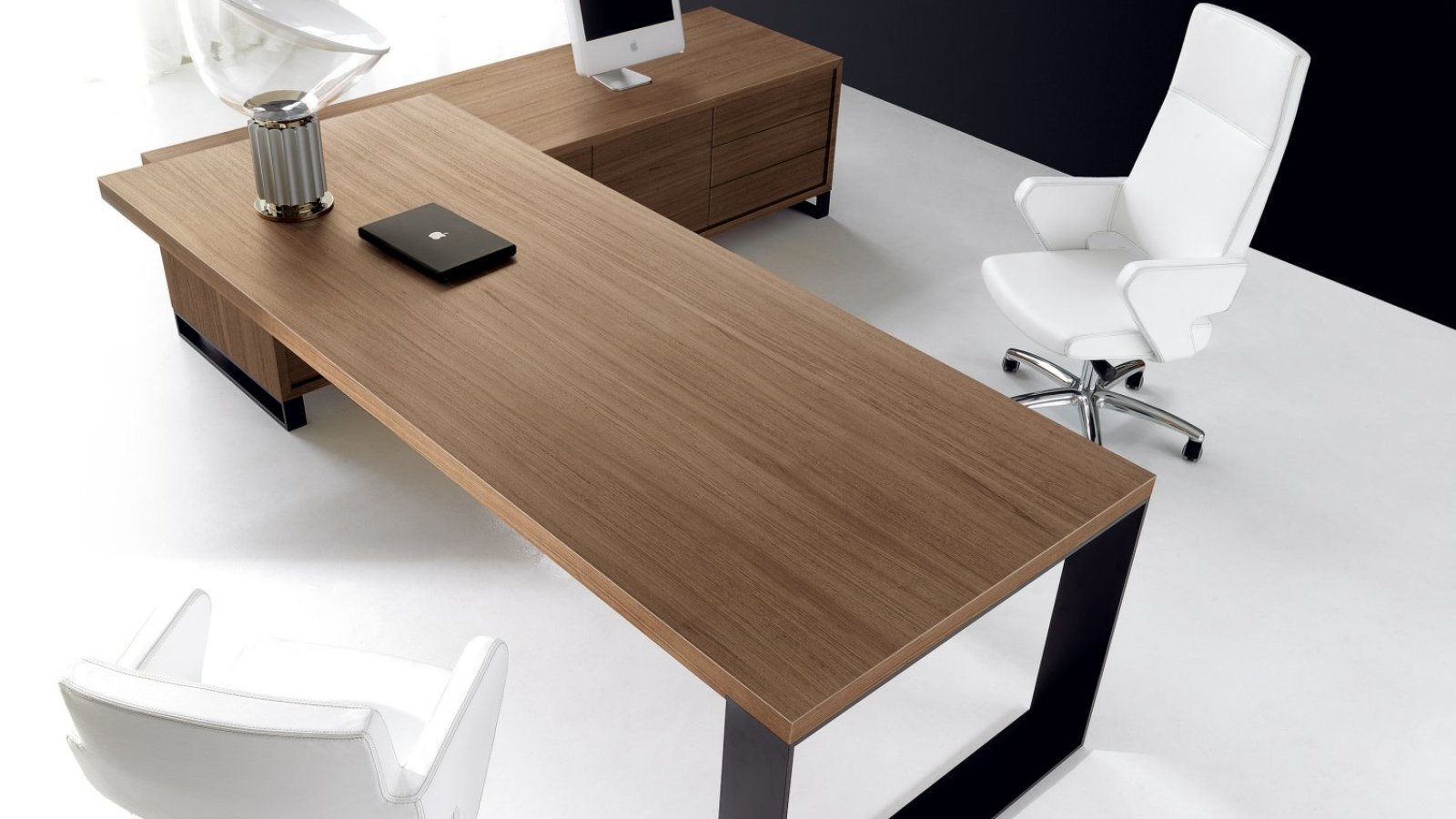 Director cabin furnished with the New Loop executive desk by IVM Office