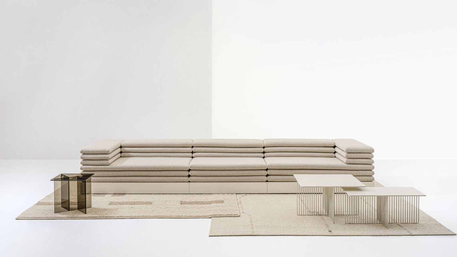 Three-seater Acamante sofa from LaCividina measuring 395 cm, base in ivory lacquer