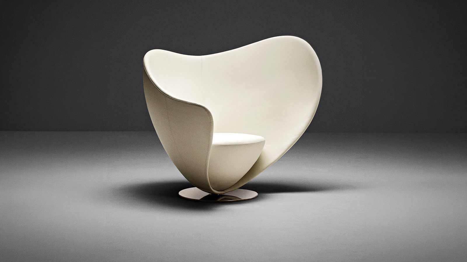 Two-seater Mon Coeur sofa from LaCividina, viewed head-on with both ends lifting