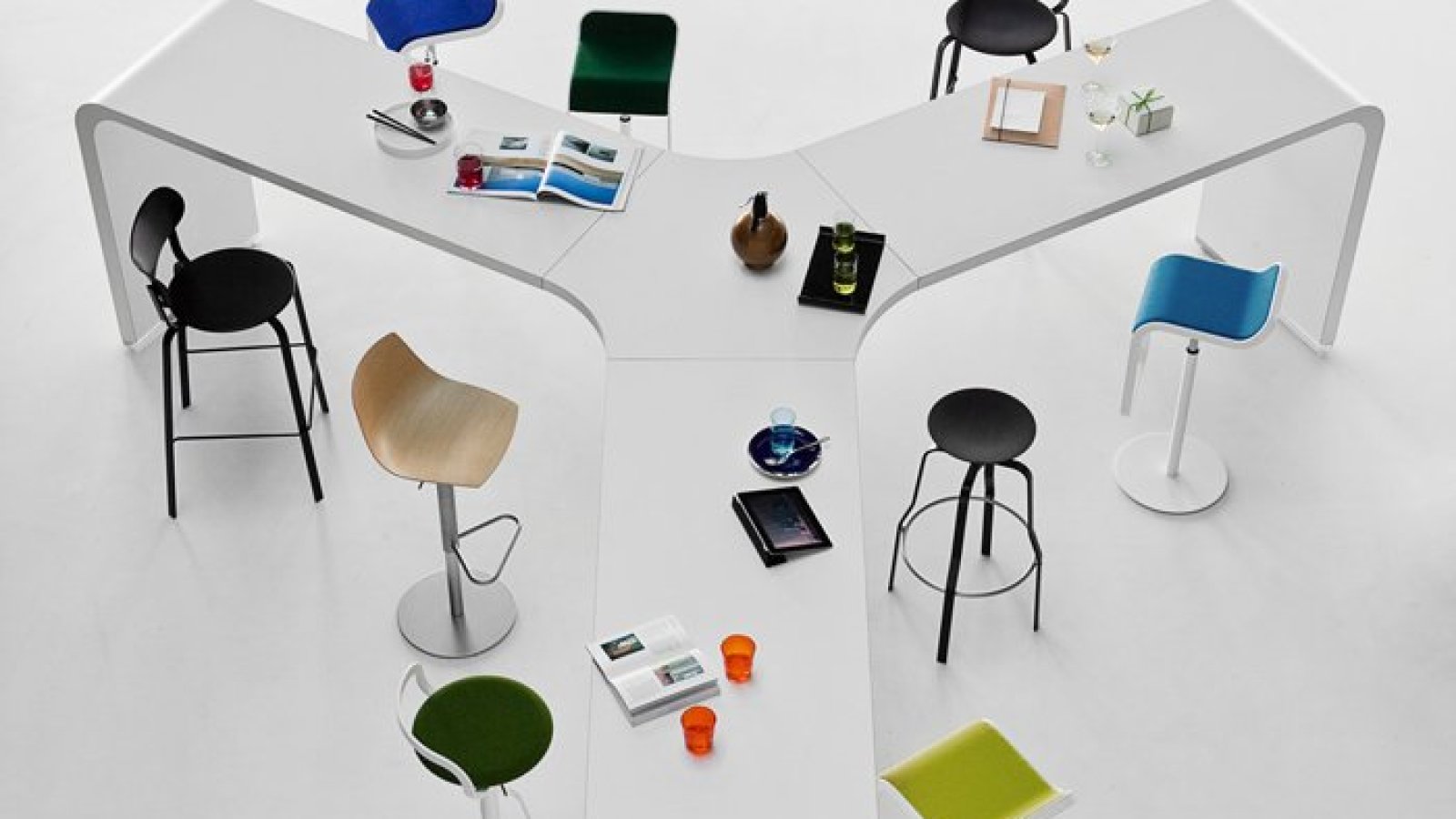 Brunch by Lapalma, high table for a collaborative office area