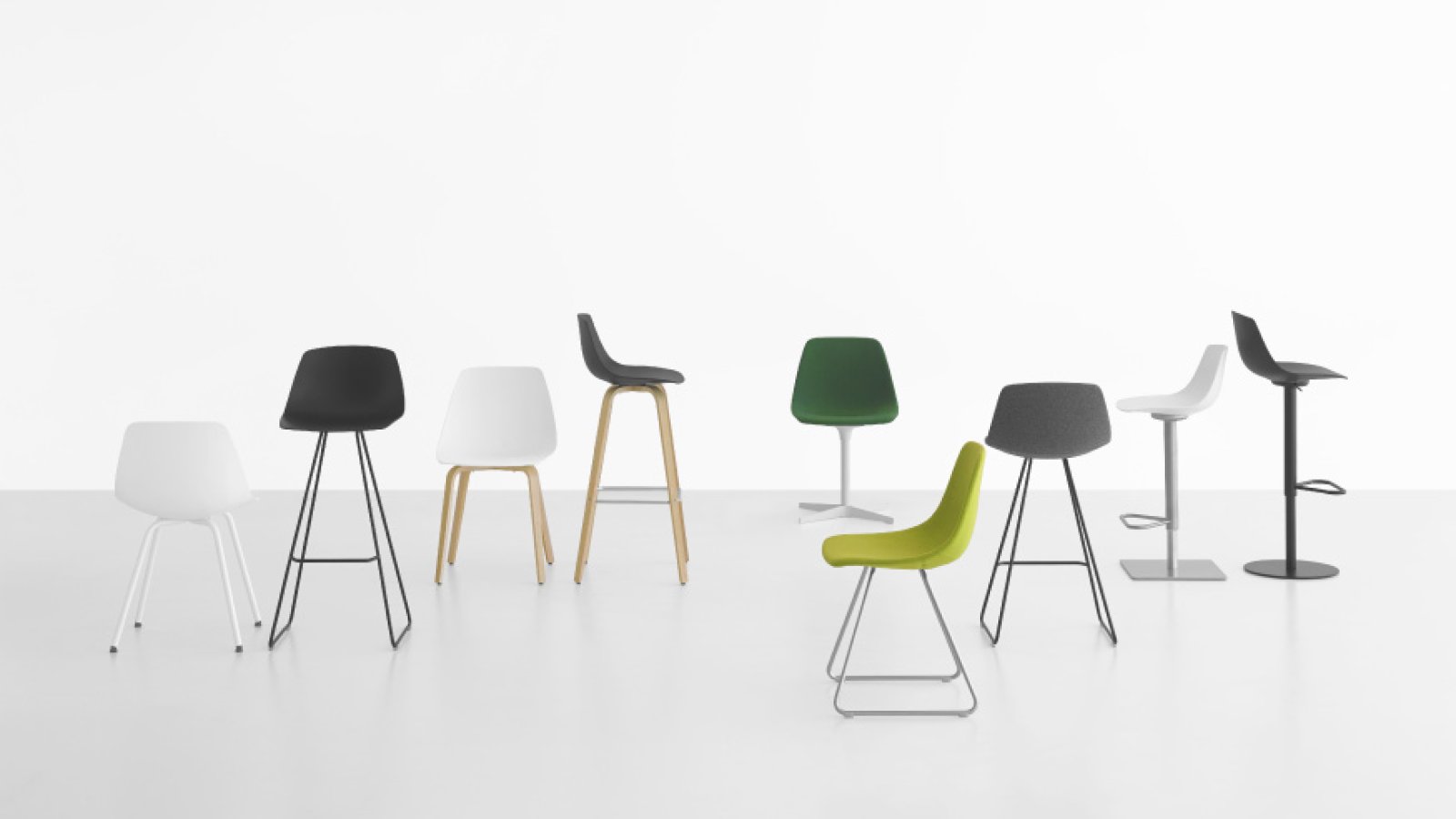 Miunn design bar stool by Lapalma with curved walnut shell