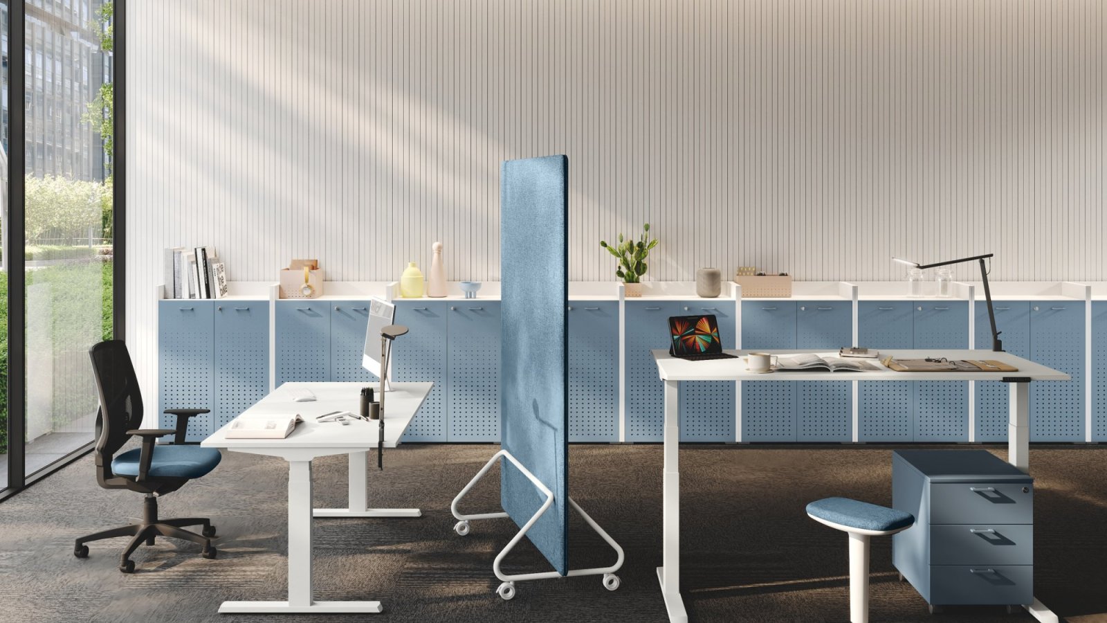 UP height-adjustable operative desk by Las Mobili with black telescopic T legs