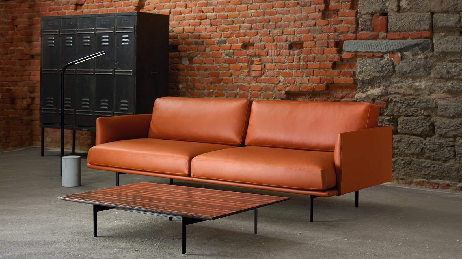 Quinti New York Small two-seater sofa, 175 cm wide, in a director’s cabin