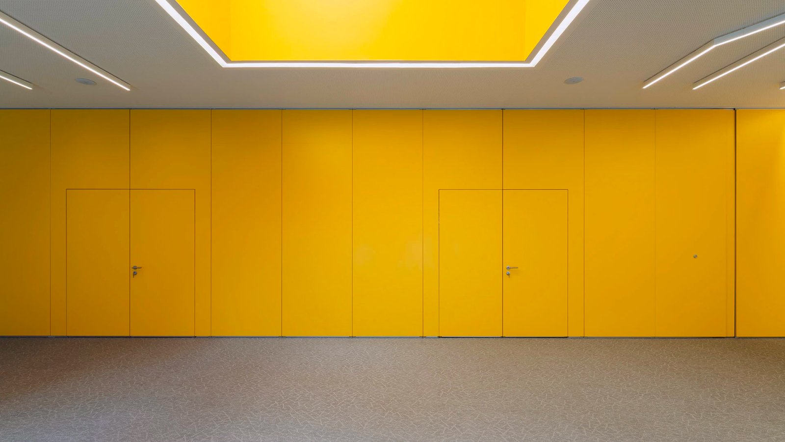 PMI movable walls by Anaunia finished in a client-supplied fabric