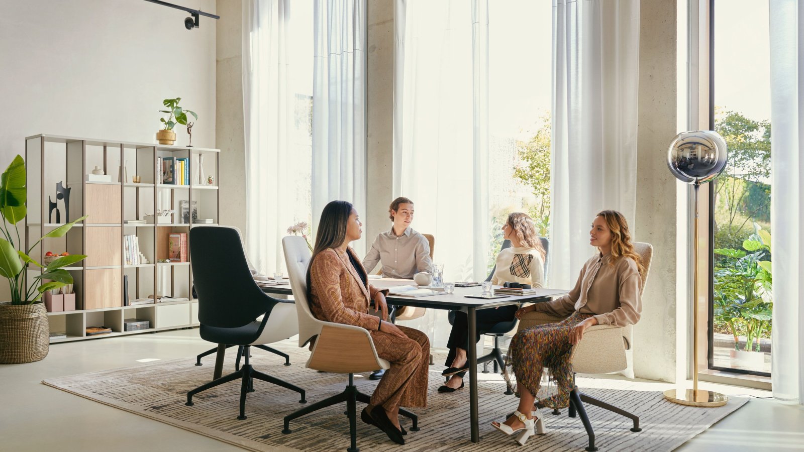 Conference room chair se:mission by Sedus with a mid backrest