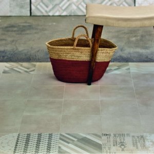 Covered verandah floor in Azulej tiles