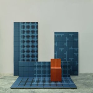 Betty tiles laid with 2 mm joints and patterns