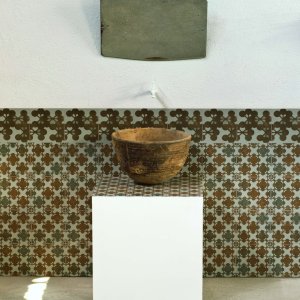 Azulej Nero tiles in an executive washroom