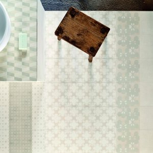Azulej tiles laid with 2 mm joints and wedges