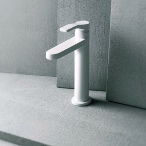 Chrome-finished Fantini AL/23 basin mixer photographed against a grey concrete slab