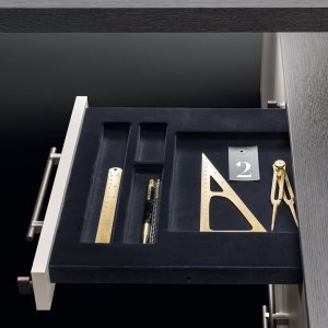 Sliding leather pad open over the Arche compartment