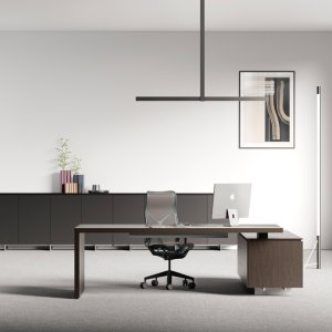 Square director table Ar.tu 160 cm beside the executive desk