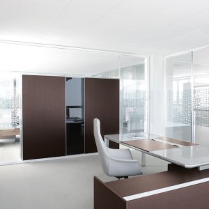 Opaque double panel of the www.60 in a wood finish