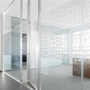 Sliding door with full-length handle on a www.60 wall