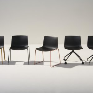Catifa Carta design chair by Arper with a PaperShell shell and wooden legs