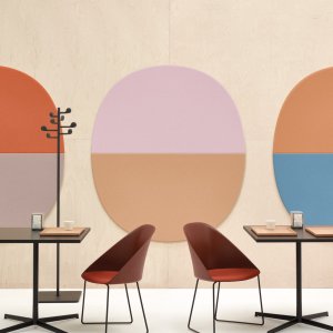 Group work around Cila Go stools and chairs