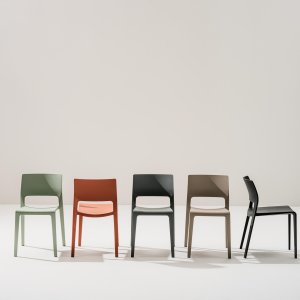 Open backrest of the Arper Juno 02 monobloc