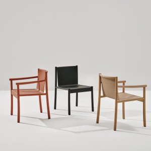 Waiting room chairs Kata by Arper in an Indian office