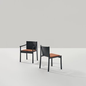Kata Lounge in teak stained robinia outdoors