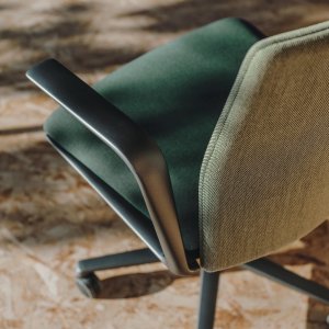 Fully upholstered high back Kinesit