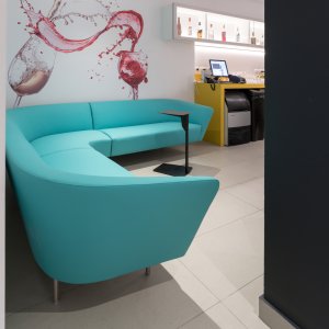 Luxury reception seating by Arper: the Loop collection