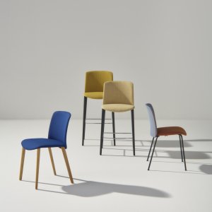 Mixu chair by Arper and Gensler on solid oak legs