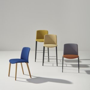 Mixu design chair by Arper with mixed seat and backrest materials in a dining space