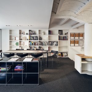 Cable tray under a Nuur office desk by Arper