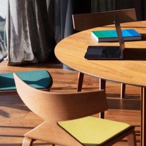 Home office with an Arper Saya chair