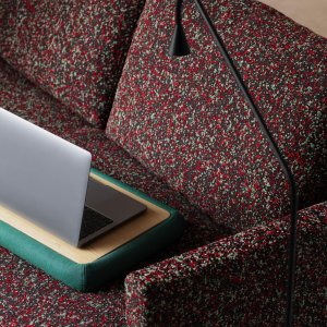 Accessory cushions in two sizes on the Steeve sofa