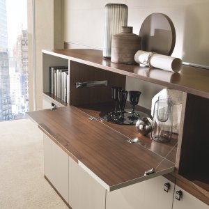 Veneered top with crossed grain