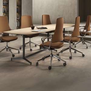 Four-star base with glides on the Aventador chair
