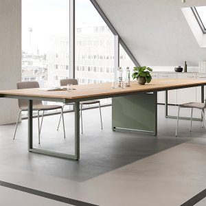Tall Be.1 Nomad table 189 cm high on castors