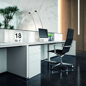 Compact Lux counter in canaletto walnut for a studio office
