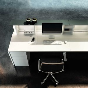 Steel shelf supports with 4000 K LEDs on the Lux system
