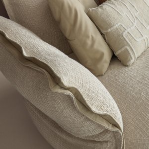 Soffio leather piping on the Cierre Nuvola sofa