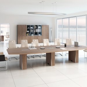 Round Attiva table for four on a central column wrapped in white leather