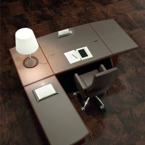 Director table iSixty by Codutti, Avantgarde world in silicio ash and black leather