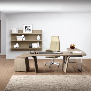 Larus desk by Della Rovere in an Indian corporate cabin
