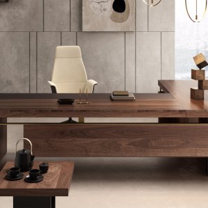 Brass-coloured steel joints on the top of the Narciso desk by Della Rovere