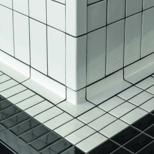 Bathtub clad with Din special pieces